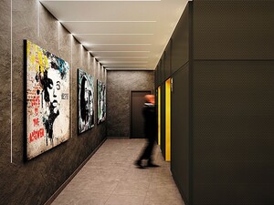 Corridors avec œuvres artistiques