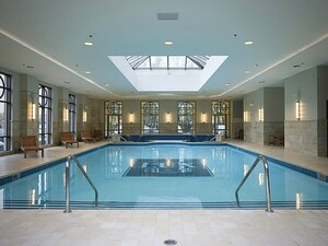 Lux Gouverneur condos locatifs indoor pool