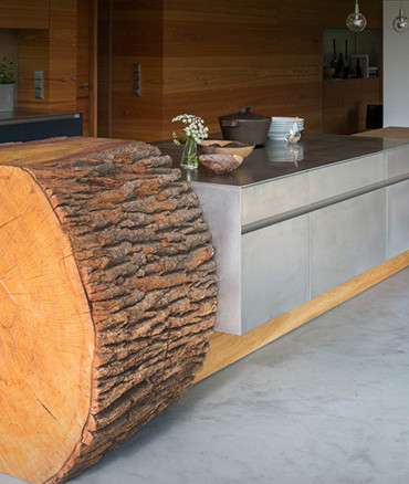 Table fait d'un billot de bois massif