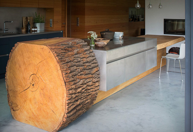 Table fait d'un billot de bois massif