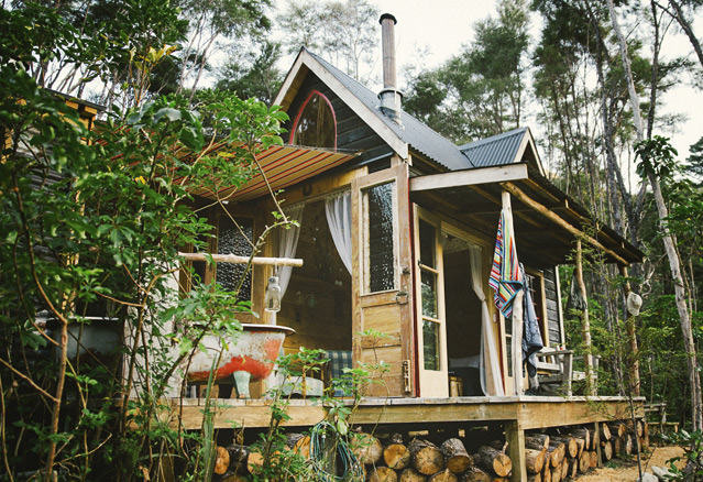 Fossicker est une maisonnette sur les berges de la rivière Wakmarina en Nouvelle Zélande.